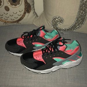 Like New! Women’s Air Huarache Run Size 8